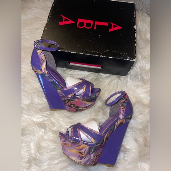 NWT
Alba
Purple Print Selina Heel/ Wedges - Picture 10 of 17
